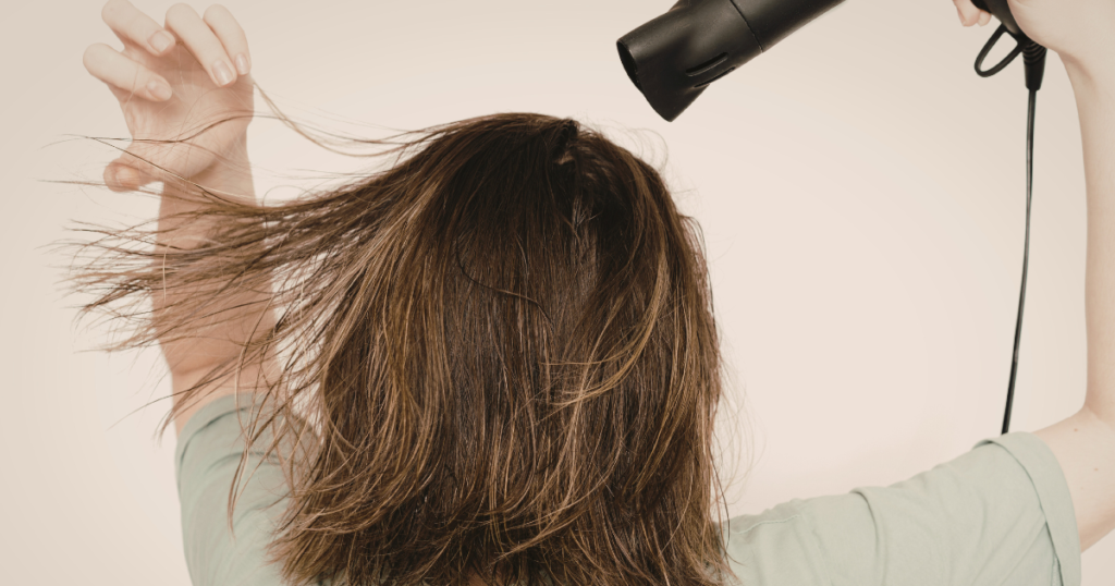 美容師が教える風の当て方と順番を意識したドライヤー方法