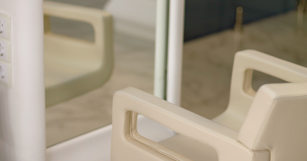 一席のみの完全プライベート美容室が、あえてやらないと決めている3つのことを紹介するアイキャッチ画像