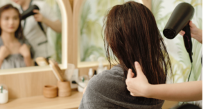 縮毛矯正が必要か悩む大人女性のための、自然でキレイな髪の選び方を解説する美容室ブログ